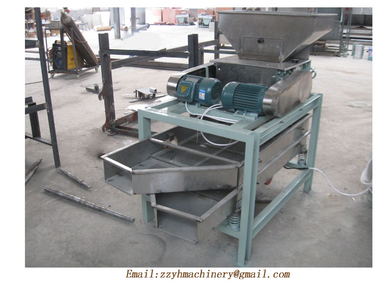 Peanut crushing machine