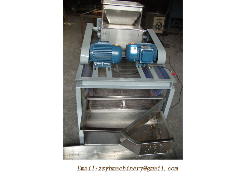 Peanut crushing machine