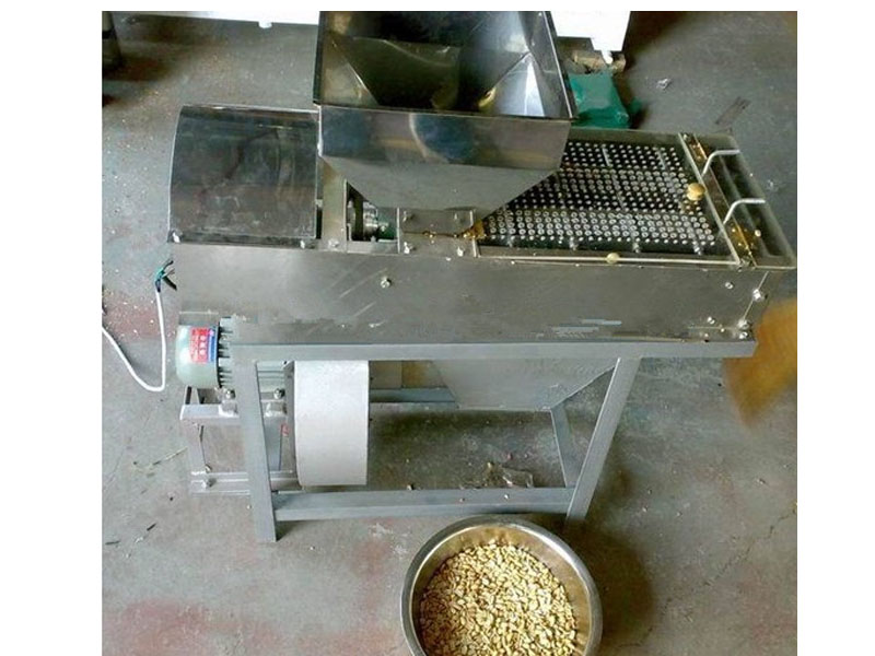 Peanut peeling machine